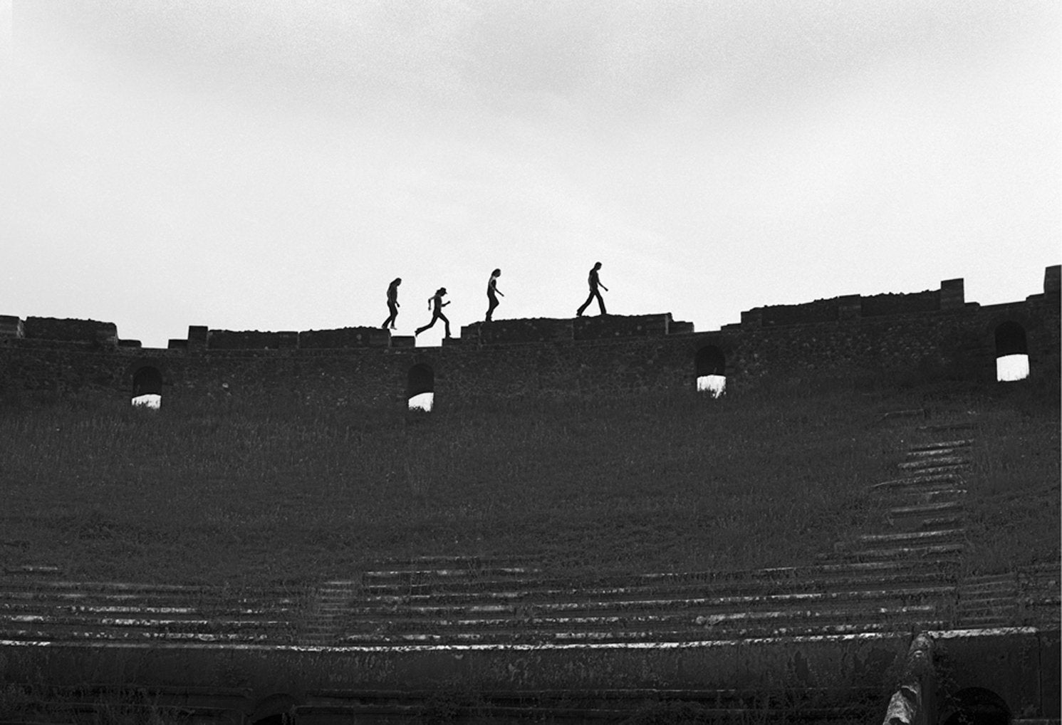 Pink Floyd Walking on Pompeii (Pink Floyd Live at Pompeii) 1972