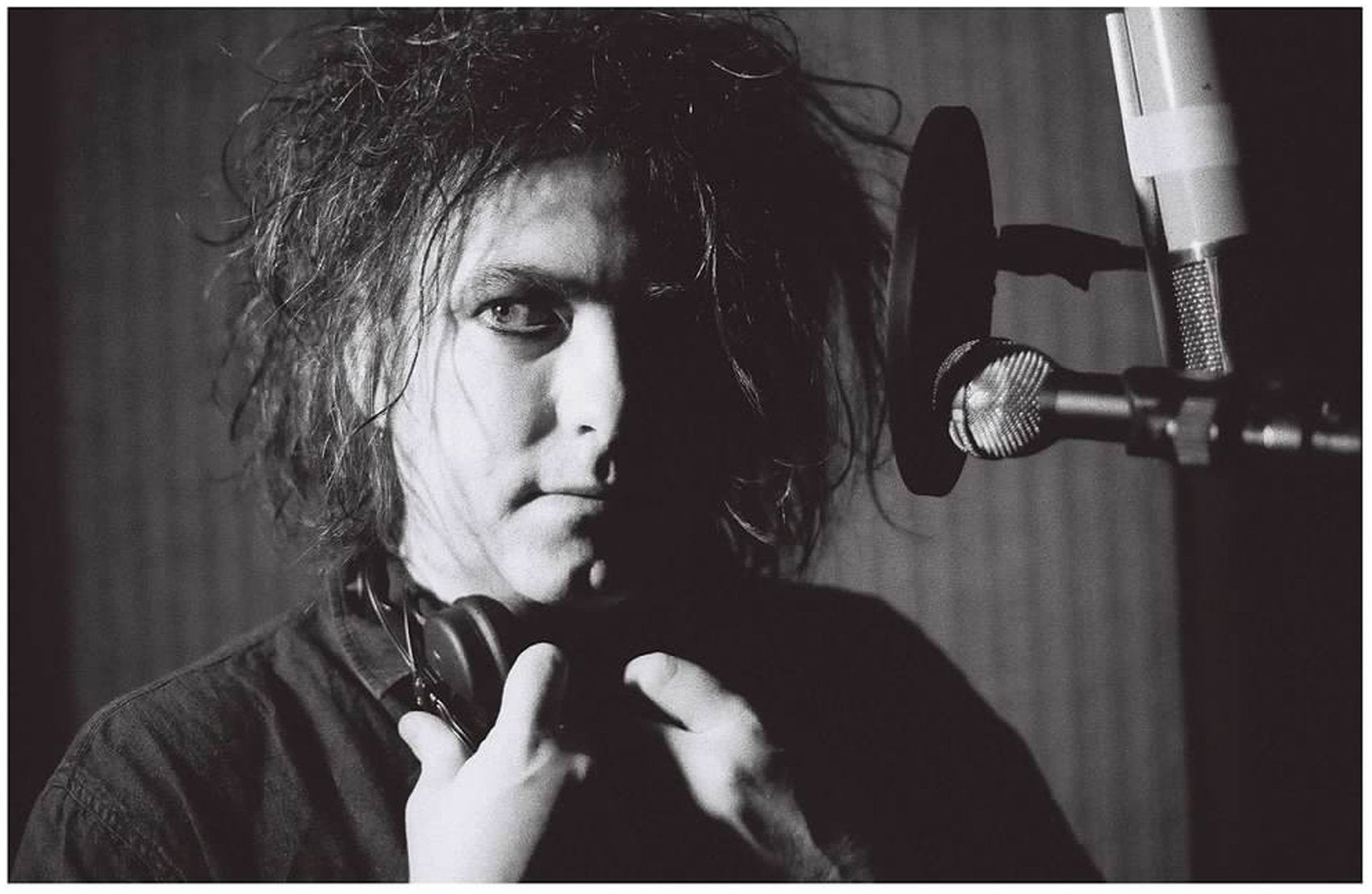 Robert Smith The Cure, Olympia Studios Bath England 2004